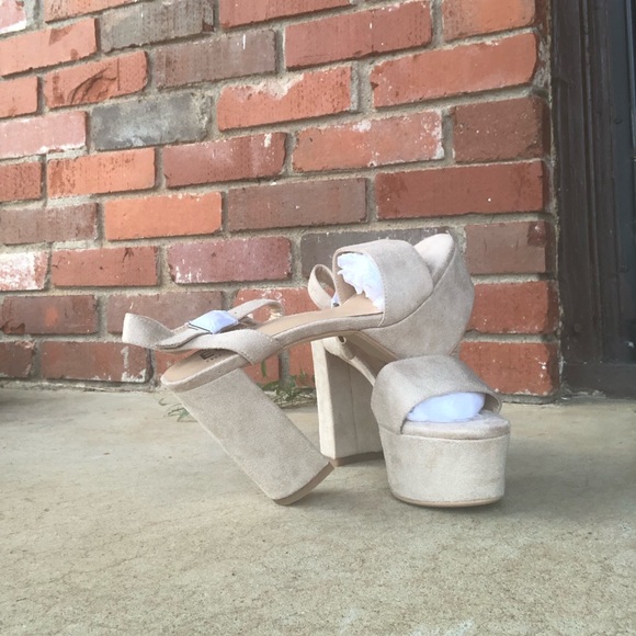 Nude Platform Heel - Picture 3 of 5